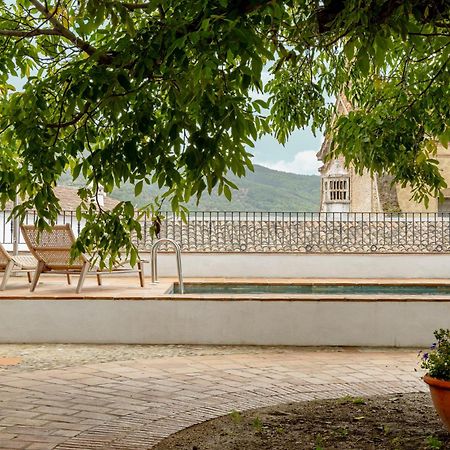 Apartamentos Turisticos El Patio Del Nogal Γουαδελούπη Εξωτερικό φωτογραφία